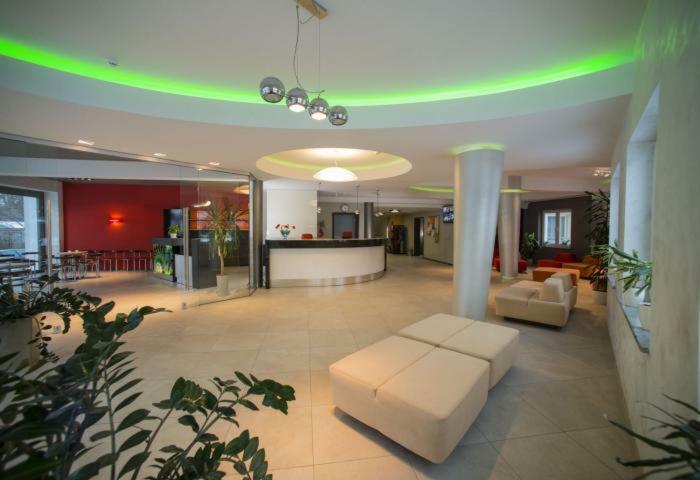 Zem-Tourist Hotel Pustkowo Kültér fotó